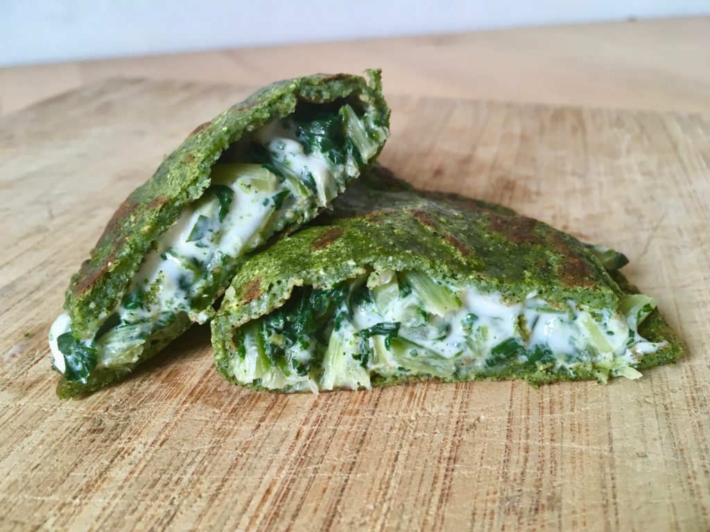 crepes di fave con polvere di cavolo nero