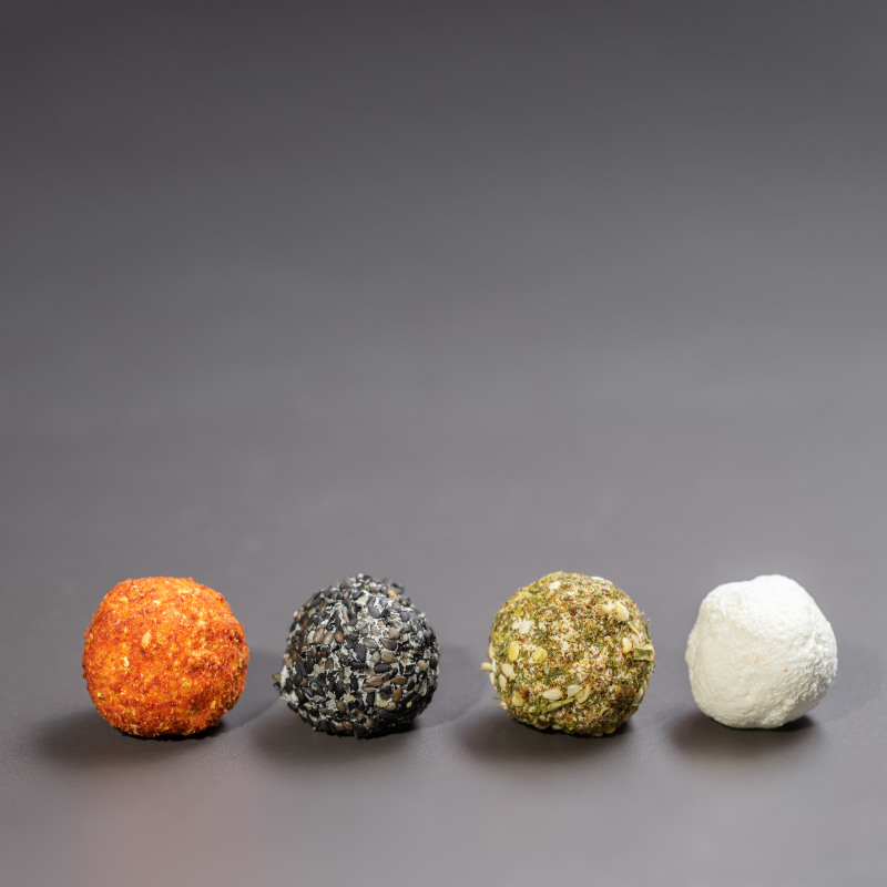 Palline di "formaggio" di yogurt panate